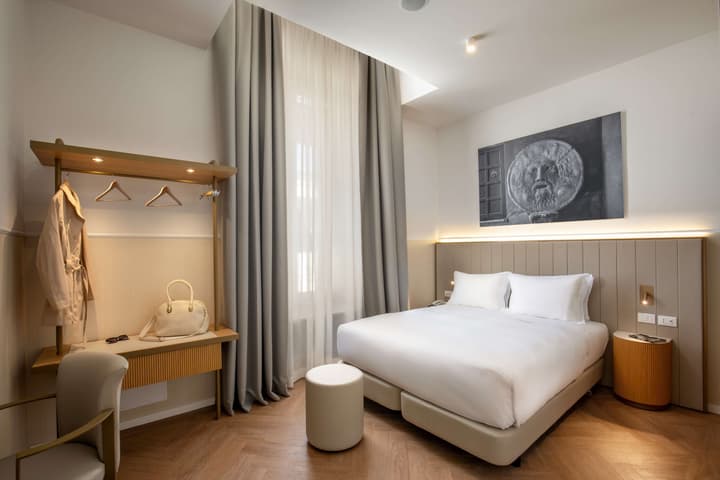 Cosmopolita Rome Colosseum, Tapestry Collection by Hilton