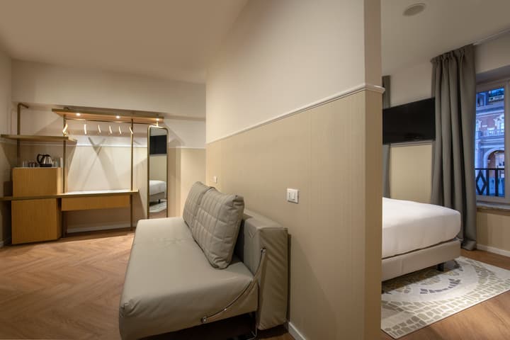 Cosmopolita Rome Colosseum, Tapestry Collection by Hilton