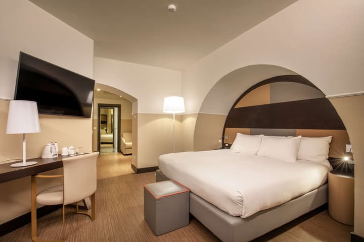 Cosmopolita Rome Colosseum, Tapestry Collection by Hilton