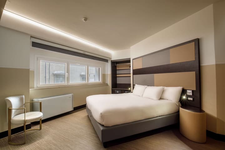 Cosmopolita Rome Colosseum, Tapestry Collection by Hilton