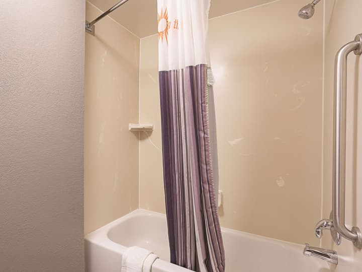 La Quinta Inn & Suites by Wyndham Miami Airport East