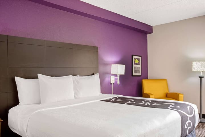 La Quinta Inn & Suites by Wyndham Miami Airport East