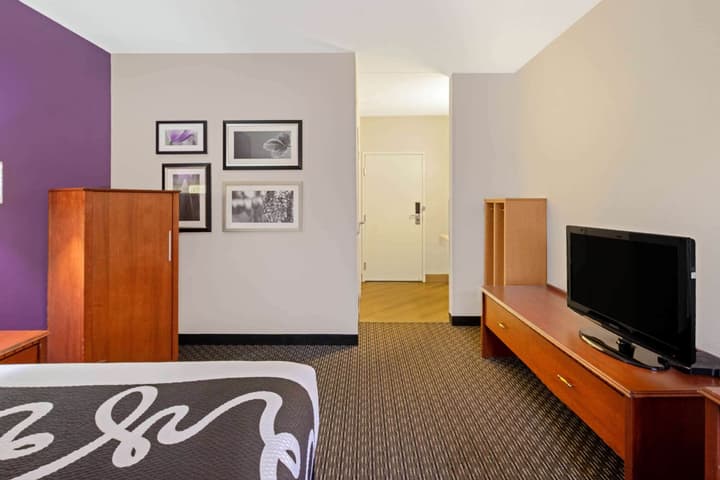 La Quinta Inn & Suites by Wyndham Miami Airport East