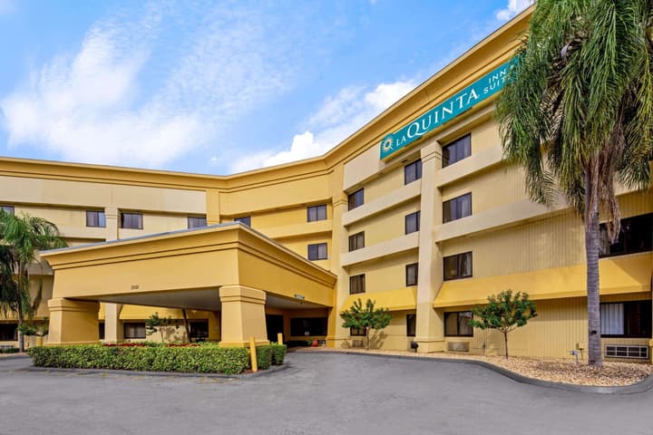La Quinta Inn & Suites by Wyndham Miami Airport East