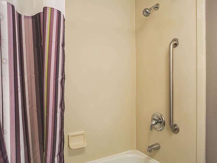 La Quinta Inn & Suites by Wyndham Miami Airport East