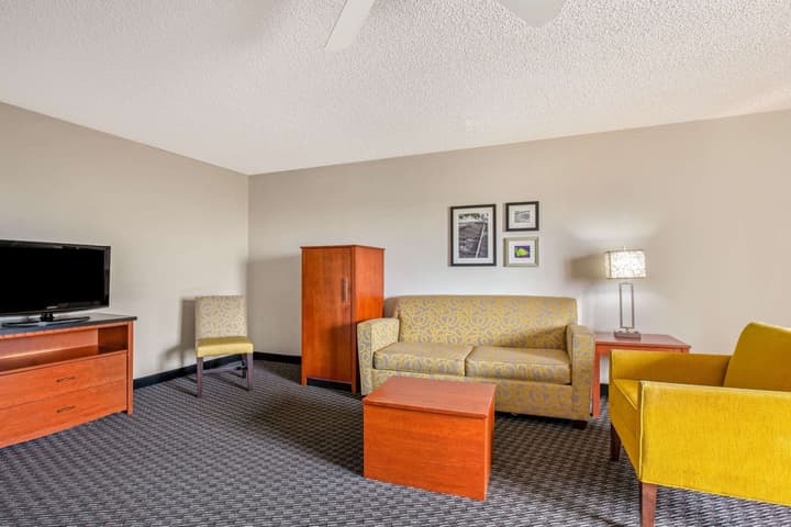 La Quinta Inn & Suites by Wyndham Miami Airport East