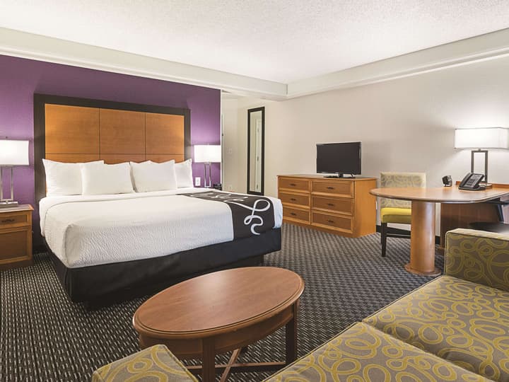 La Quinta Inn & Suites by Wyndham Miami Airport East