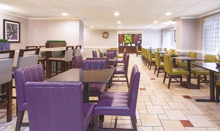 La Quinta Inn & Suites by Wyndham Miami Airport East