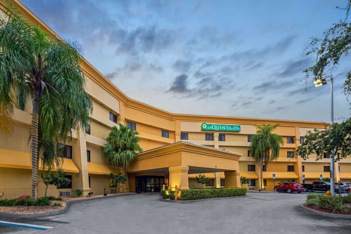 La Quinta Inn & Suites by Wyndham Miami Airport East