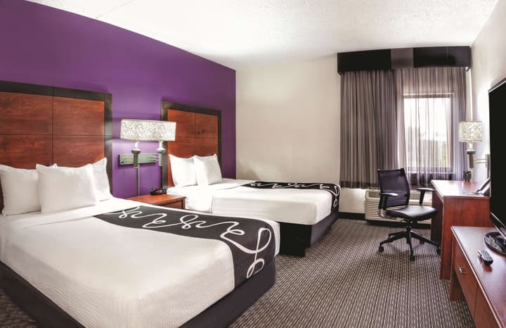 La Quinta Inn & Suites by Wyndham Miami Airport East