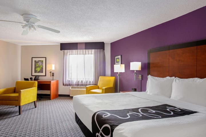 La Quinta Inn & Suites by Wyndham Miami Airport East