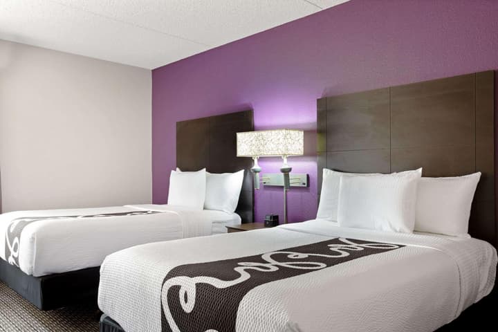 La Quinta Inn & Suites by Wyndham Miami Airport East