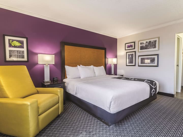 La Quinta Inn & Suites by Wyndham Miami Airport East