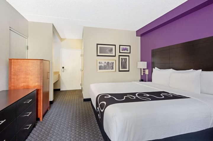 La Quinta Inn & Suites by Wyndham Miami Airport East