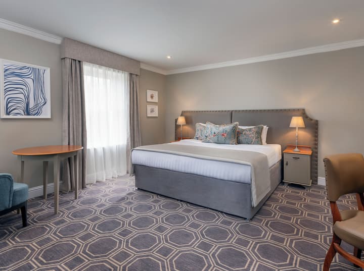Castle Oaks House Hotel