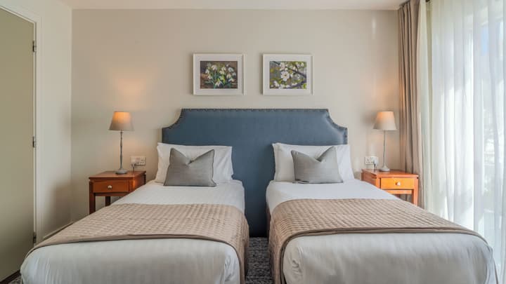 Castle Oaks House Hotel