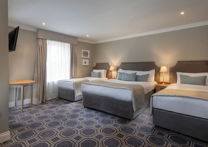 Castle Oaks House Hotel