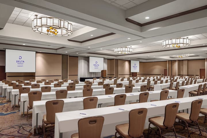 Delta Hotels by Marriott Anaheim Garden Grove
