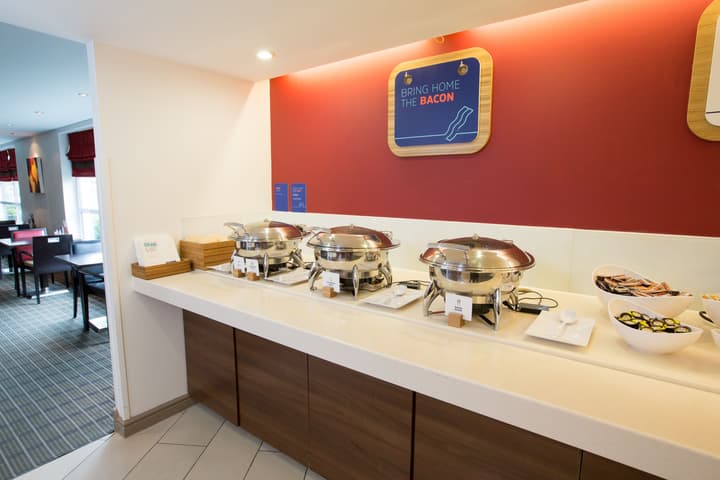 Holiday Inn Express Glasgow Airport by IHG