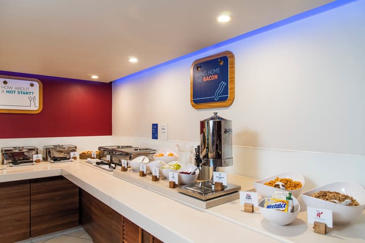 Holiday Inn Express Glasgow Airport by IHG