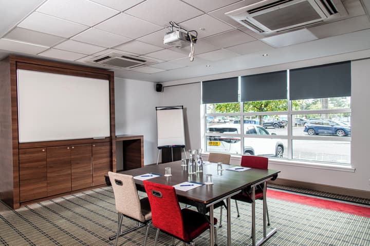 Holiday Inn Express Glasgow Airport by IHG
