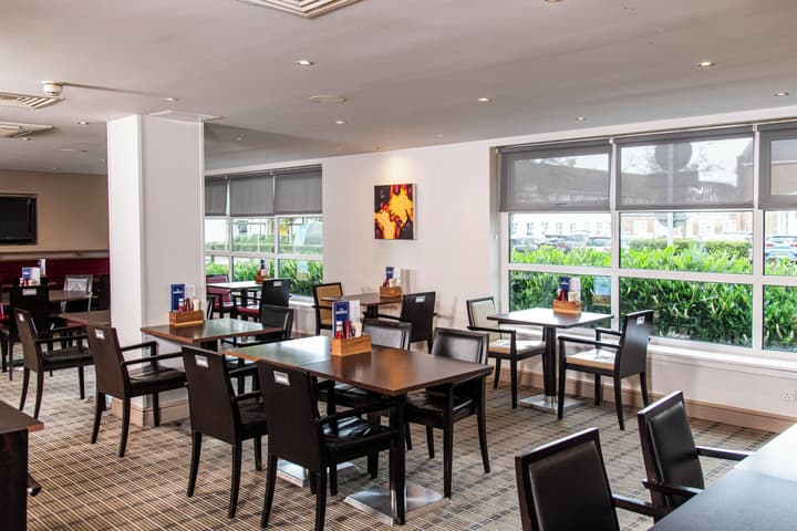 Holiday Inn Express Glasgow Airport by IHG