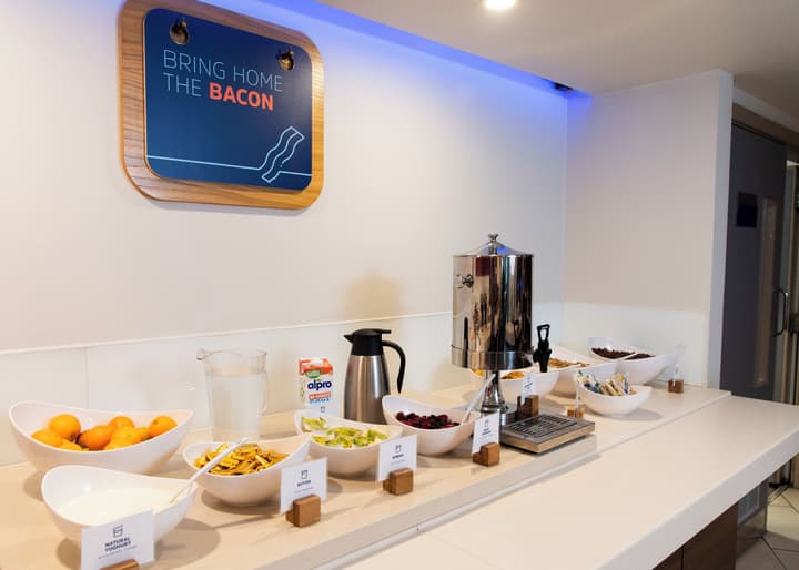 Holiday Inn Express Glasgow Airport by IHG