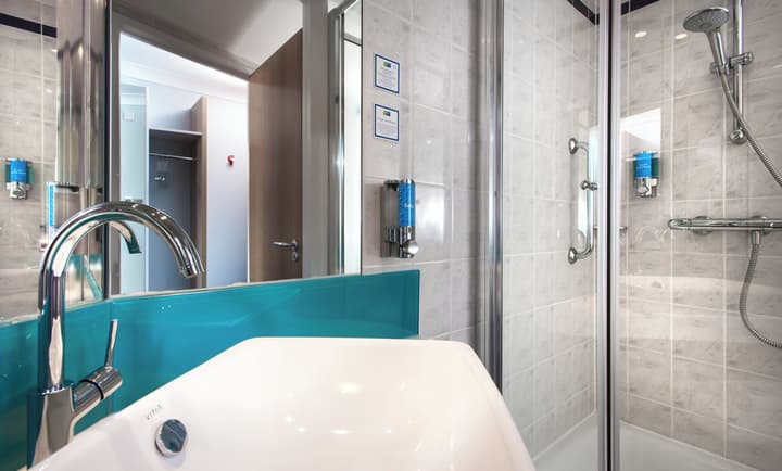 Holiday Inn Express Glasgow Airport by IHG