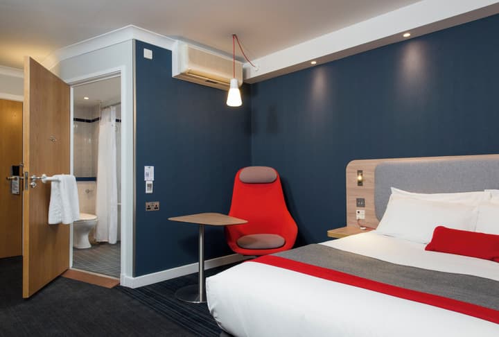 Holiday Inn Express Glasgow Airport by IHG