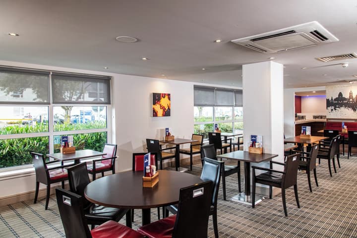 Holiday Inn Express Glasgow Airport by IHG