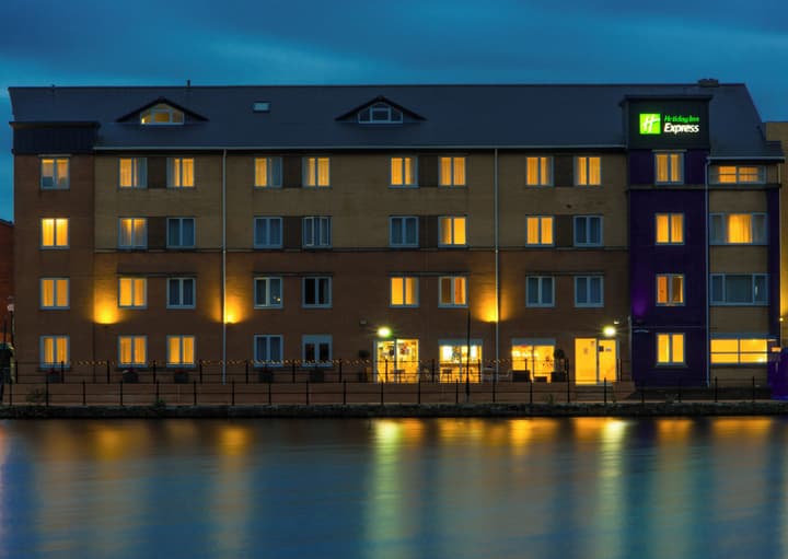 Holiday Inn Express Cardiff Bay by IHG