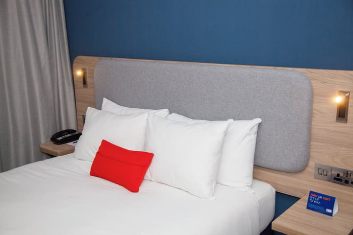 Holiday Inn Express Cardiff Bay by IHG