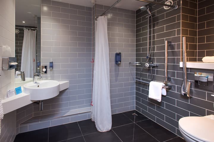 Holiday Inn Express Cardiff Bay by IHG