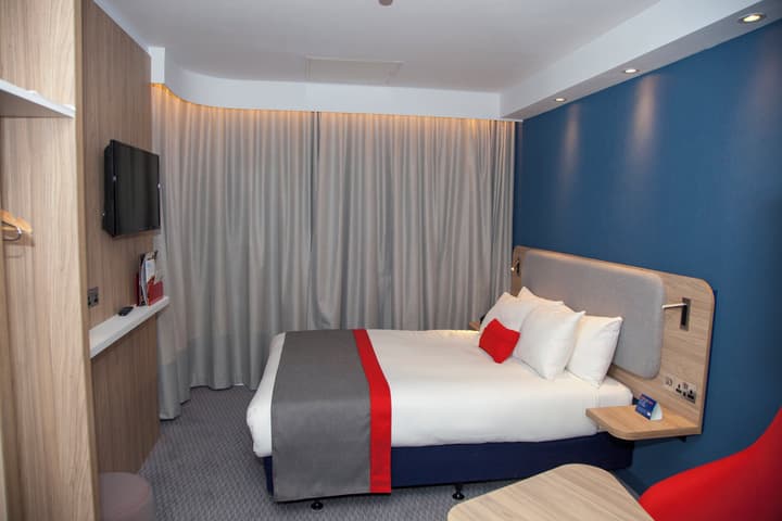 Holiday Inn Express Cardiff Bay by IHG