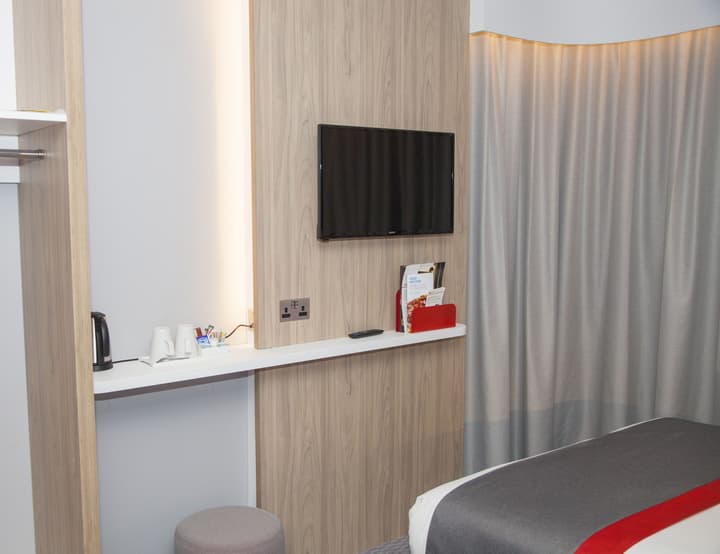 Holiday Inn Express Cardiff Bay by IHG