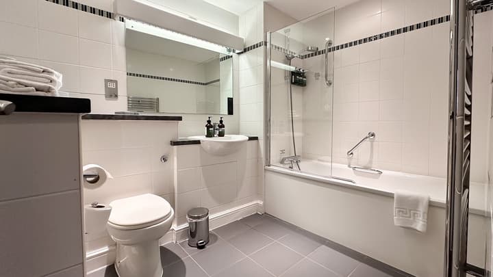 voco Oxford Spires by IHG
