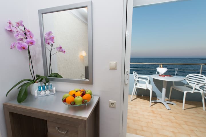 Astron Hotel