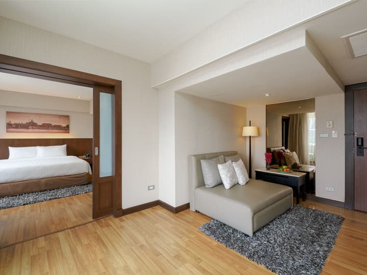 Ramada Plaza by Wyndham Bangkok Menam Riverside
