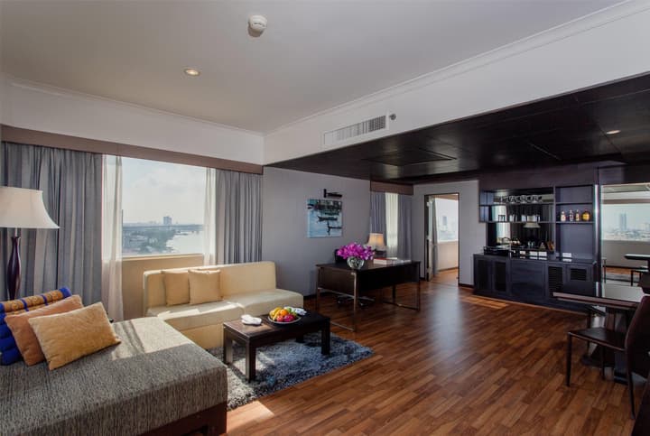 Ramada Plaza by Wyndham Bangkok Menam Riverside