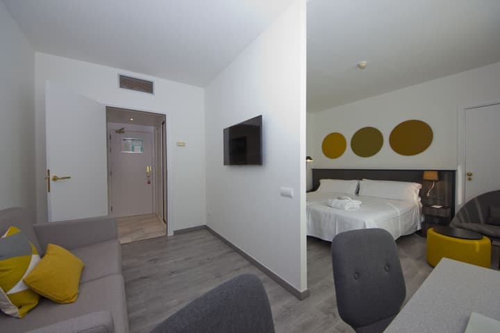 Aparthotel Atenea Valles