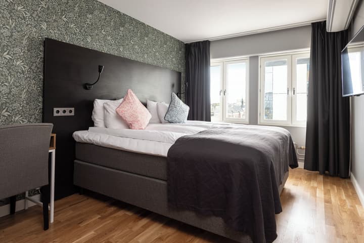 Home Hotel Plaza