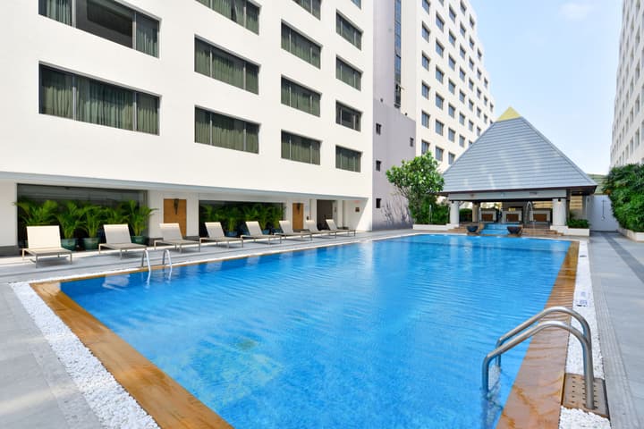 Twin Towers Hotel