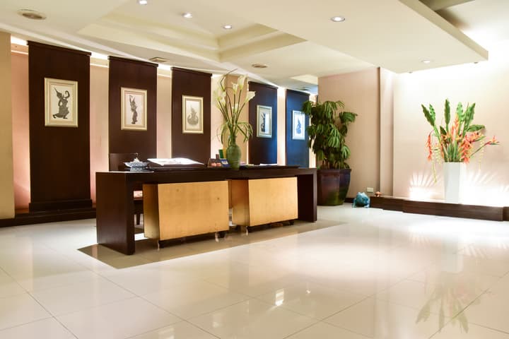 Twin Towers Hotel