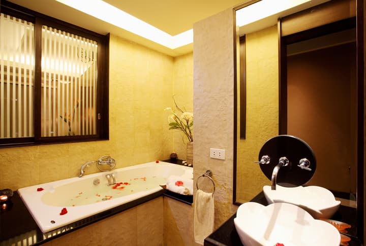 Twin Towers Hotel