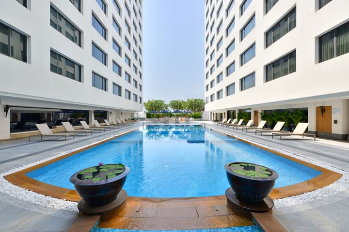 Twin Towers Hotel