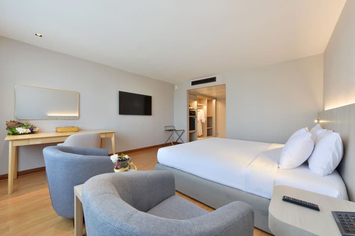 Twin Towers Hotel