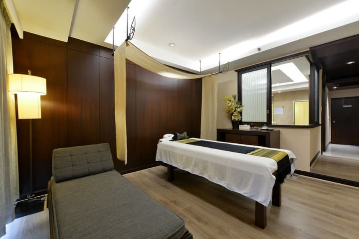 Twin Towers Hotel