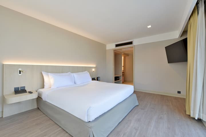 Twin Towers Hotel
