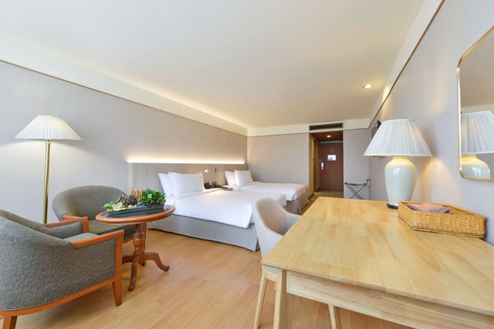 Twin Towers Hotel