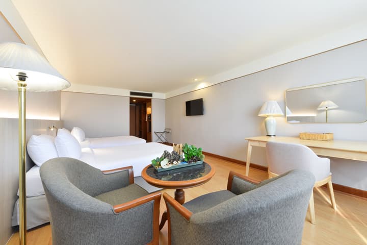 Twin Towers Hotel